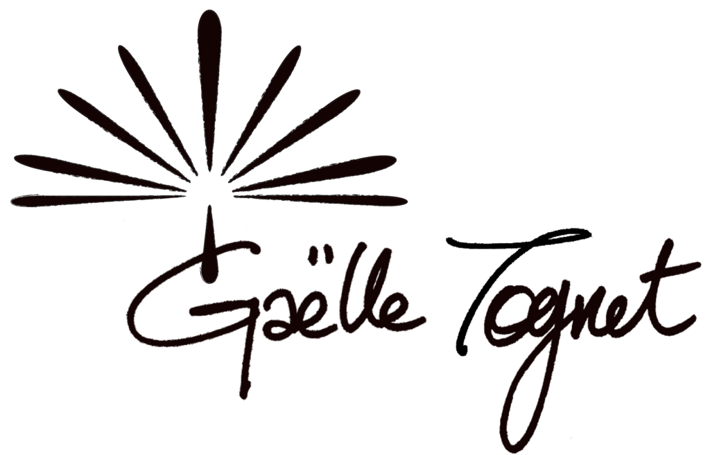 Logo noir et petit, à côté de Gaëlle Tognet